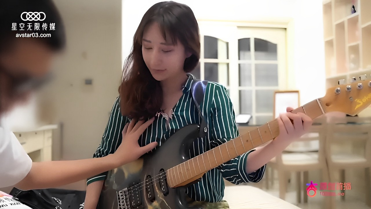 Tutor musik mengajar siswa mesum yang salah