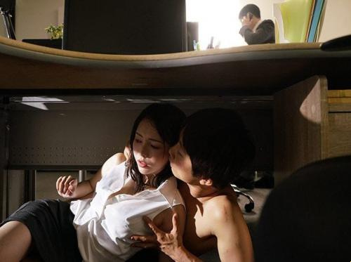 Tidak sengaja menggoda manajer cantik itu