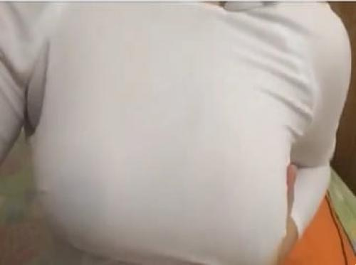 Siswa tersebut memiliki bokong yang indah dan vagina yang kencang