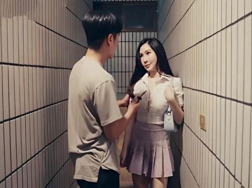 Perampok bertemu dengan seorang gadis playboy yang kelelahan