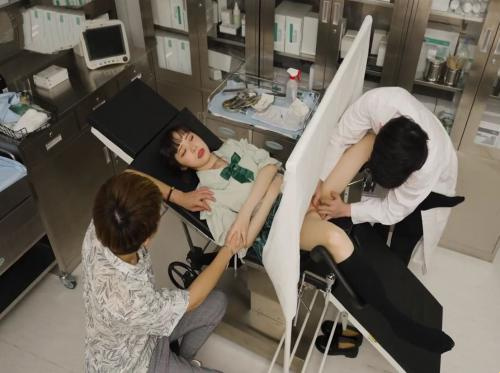 Sang suami membawa istrinya ke pemeriksaan ginekologi dan bertemu dengan seorang dokter pria mesum